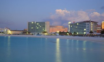 Fachada Hotel Krystal Cancún - 