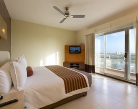 Quarto king standard Hotel Krystal Urban Cancún - 