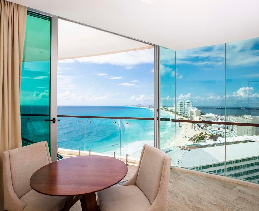 Krystal Grand® Cancún All Inclusive Krystal Grand® Cancún All Inclusive