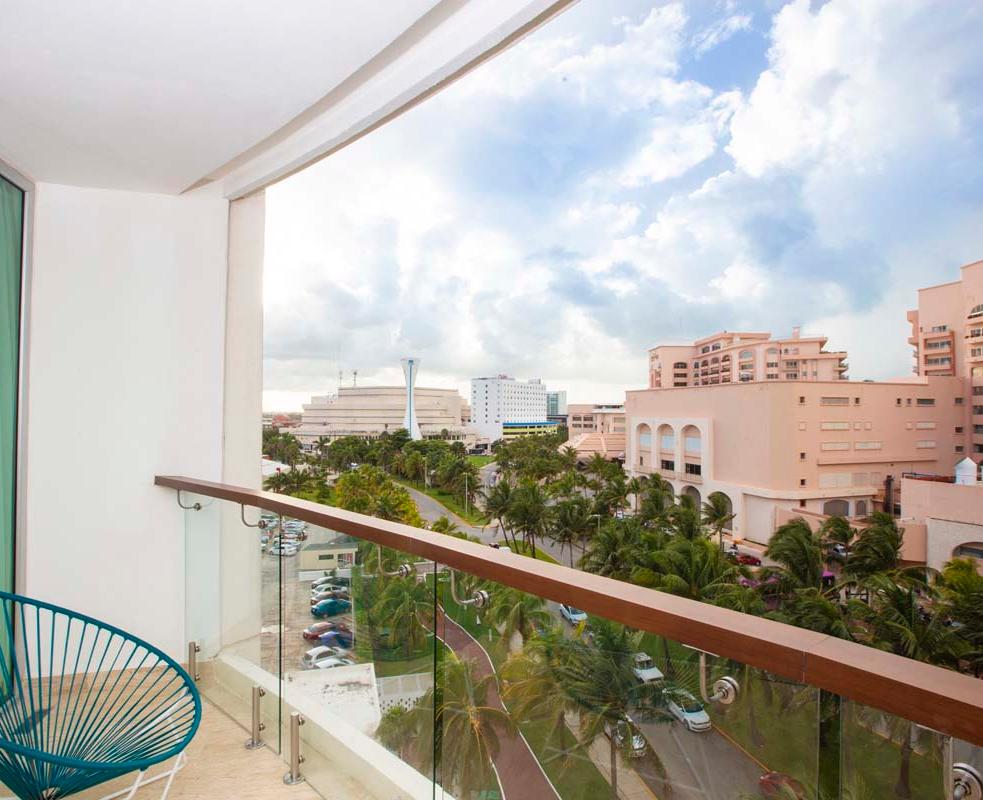 Krystal Grand® Cancún All Inclusive Krystal Grand® Cancún All Inclusive